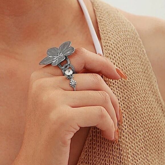 Vintage Silver Statement Flower Ring - Picture 5 of 11